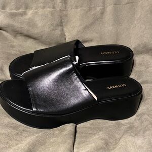 NWOT Old Navy Black Platform Sandals